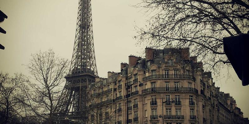 模块化家具革命：用灵活沙发、书架与储物系统，打造你的百变轩逸家园